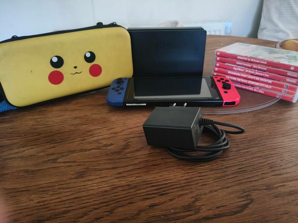Nintendo Switch met 6 spellen en Pikachu hoes, Ophalen, Gebruikt, Overige genres, Eén computer