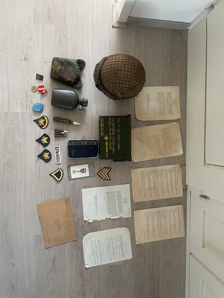 Groot lot militaria: Nederlands en Amerikaans, Verzamelen, Ophalen of Verzenden, Landmacht, Nederland, Helm of Baret