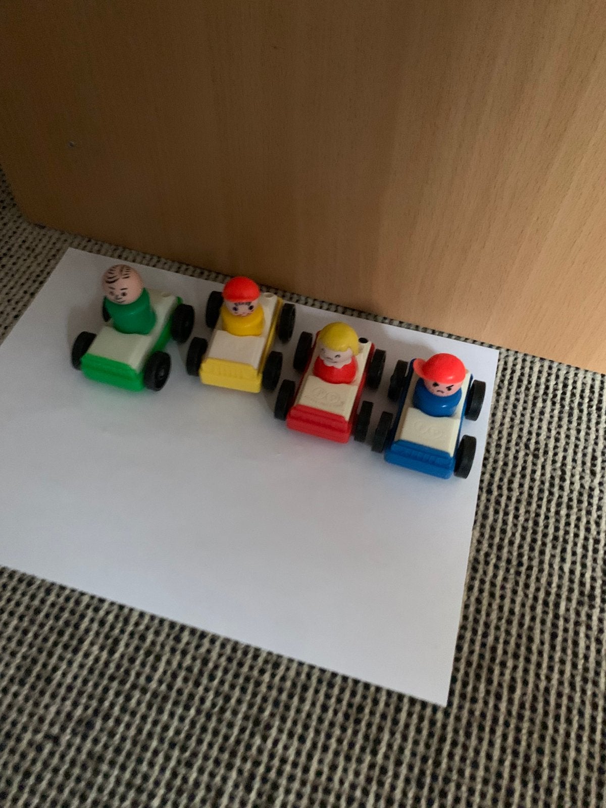VINTAGE FISHER Price 4 auto, s met poppetjes, v/d garage, Verzamelen, Ophalen of Verzenden, Zo goed als nieuw