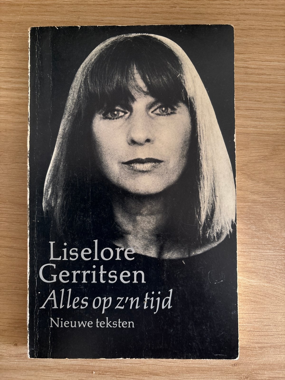 Liselore Gerritsen - Alles op z'n tijd (Nieuwe teksten), Ophalen of Verzenden, Gelezen, Nederland