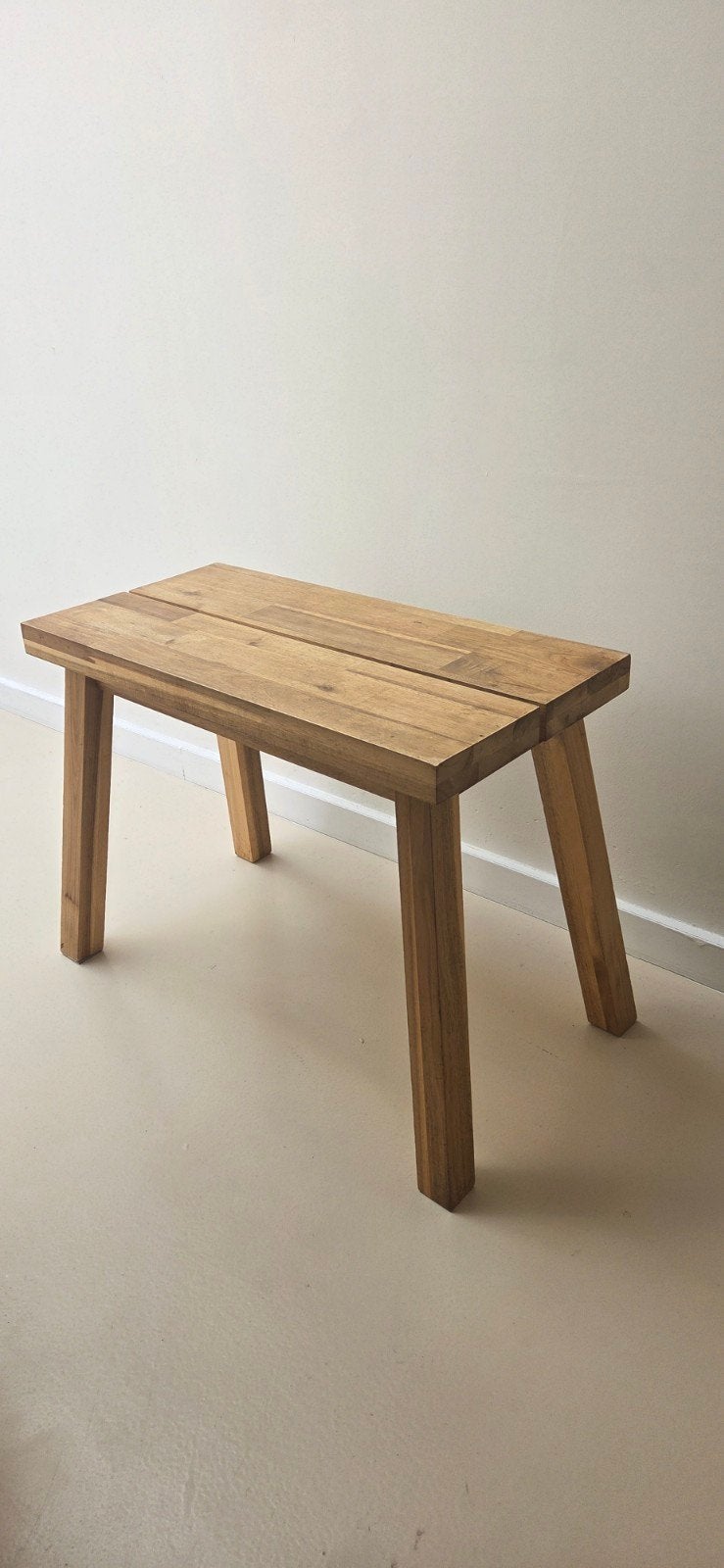 IKEA Skogsta bankje/bijzettafel van acaciahout, Huis en Inrichting, Ophalen, Gebruikt, Minder dan 75 cm, Rechte bank