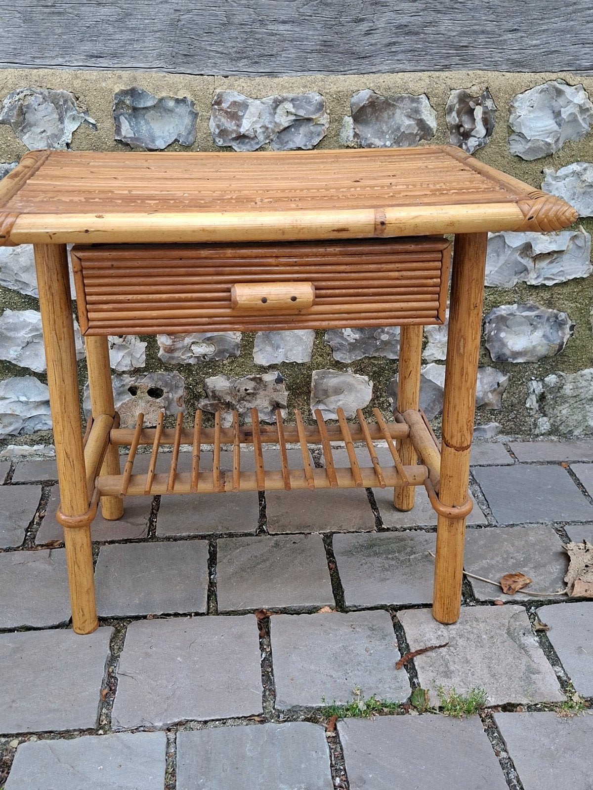 Vintage bamboe bijzettafel met lade en plank, Ophalen of Verzenden