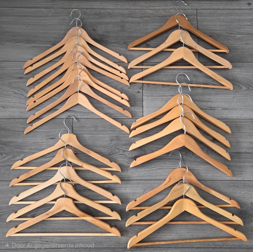 Diverse houten kledinghangers 23 stuks, Ophalen of Verzenden, Gebruikt, Hout, Volwassenen