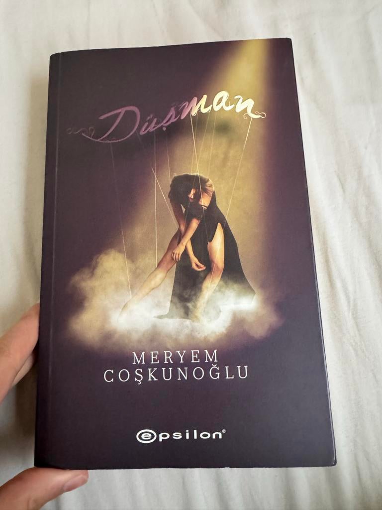 Düşman - Turks boek van Meryem Coşkunoglu, Ophalen of Verzenden, Gelezen, Wereld overig