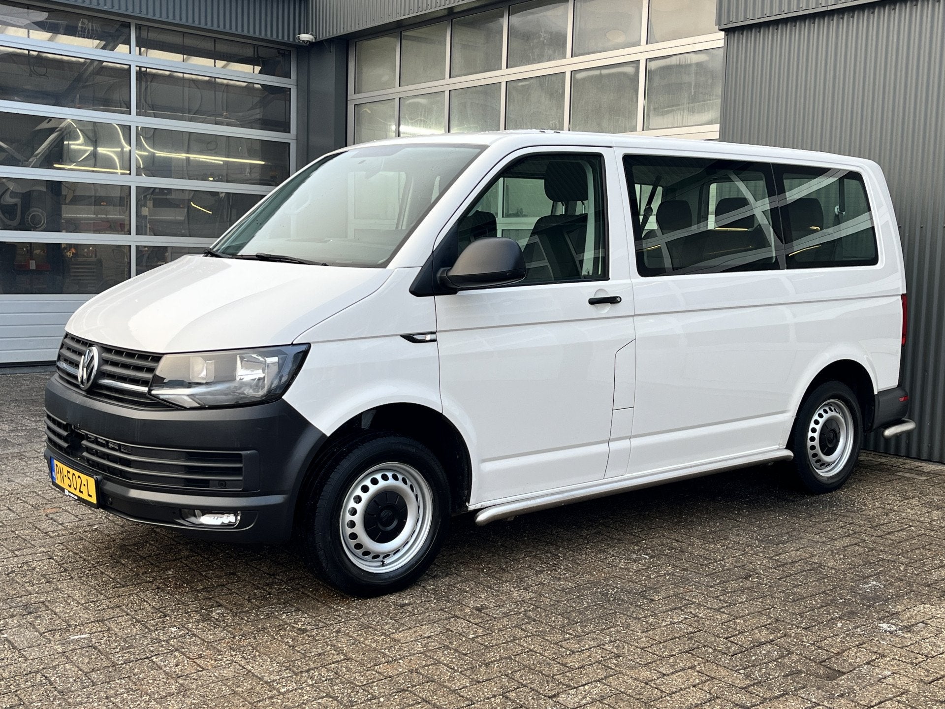 Volkswagen Transporter Kombi 2.0 TDI L1H1 150pk Automaat DSG, Auto's, Stof, Gebruikt, 150 pk, 255 €/maand