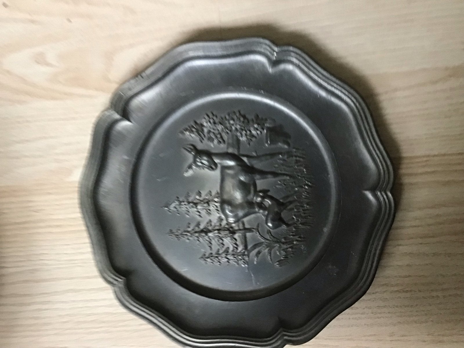Vintage Tinnen Wandbord met Hertenreliëf, Antiek en Kunst, Ophalen of Verzenden