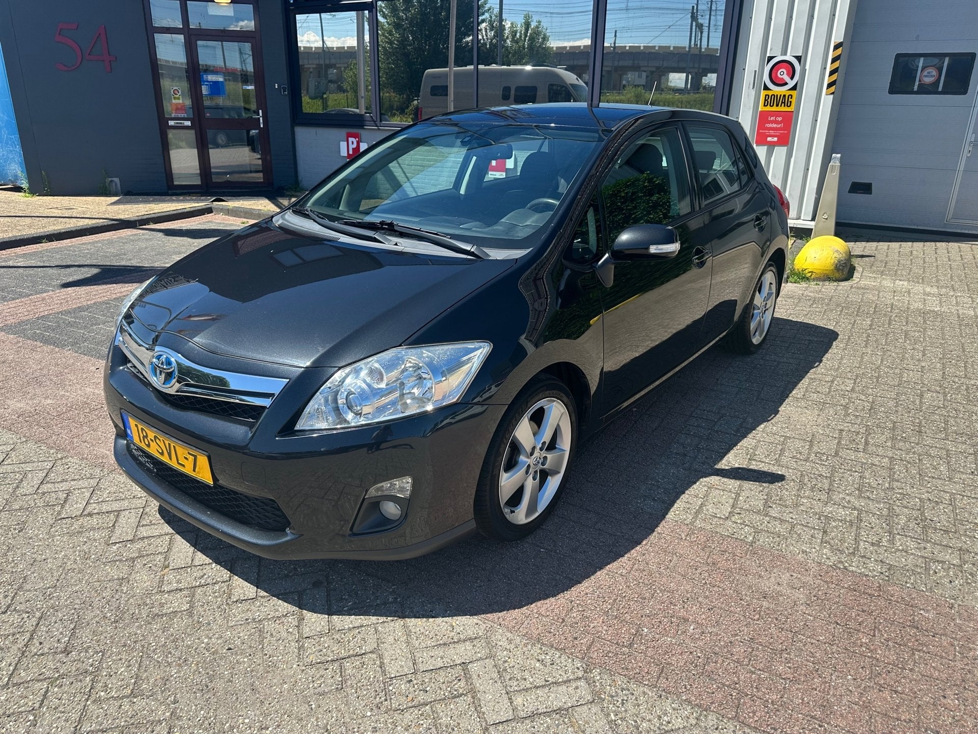Toyota Auris 1.8 Full Hybrid Dynamic Business, Euro 5, Gebruikt, 4 cilinders, Zwart