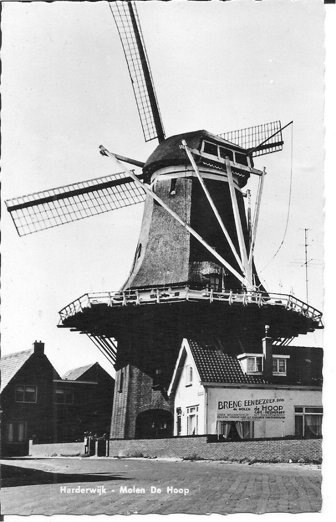 Harderwijk - Molen De Hoop - Oude Ansichtkaart, Ophalen of Verzenden, 1940 tot 1960, Gelopen, Gelderland