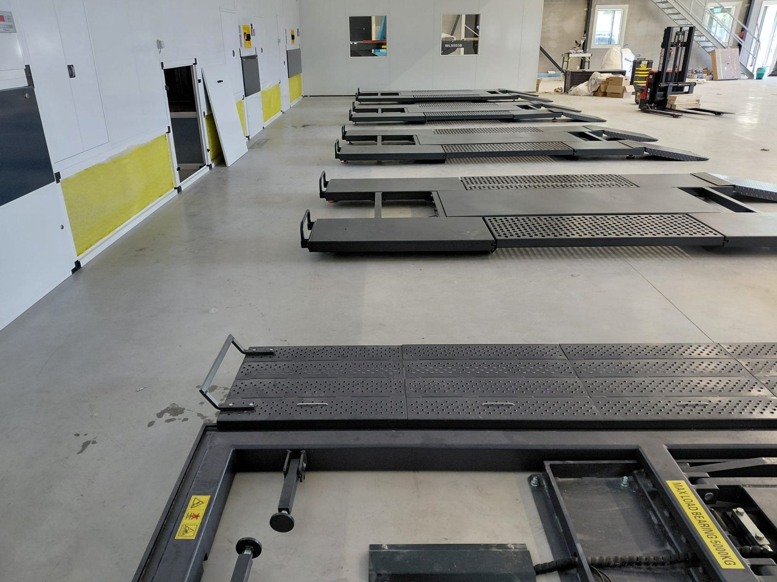 Professionele schaarlift voor voertuigen, Ophalen, Wolf WKS3030, Paderbornstraat 1, Info@wolftools.nl