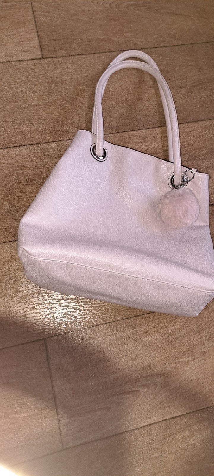 Super heerlijke soepele tas.... van haren met fluffie bol., Ophalen of Verzenden, Zo goed als nieuw, Paars