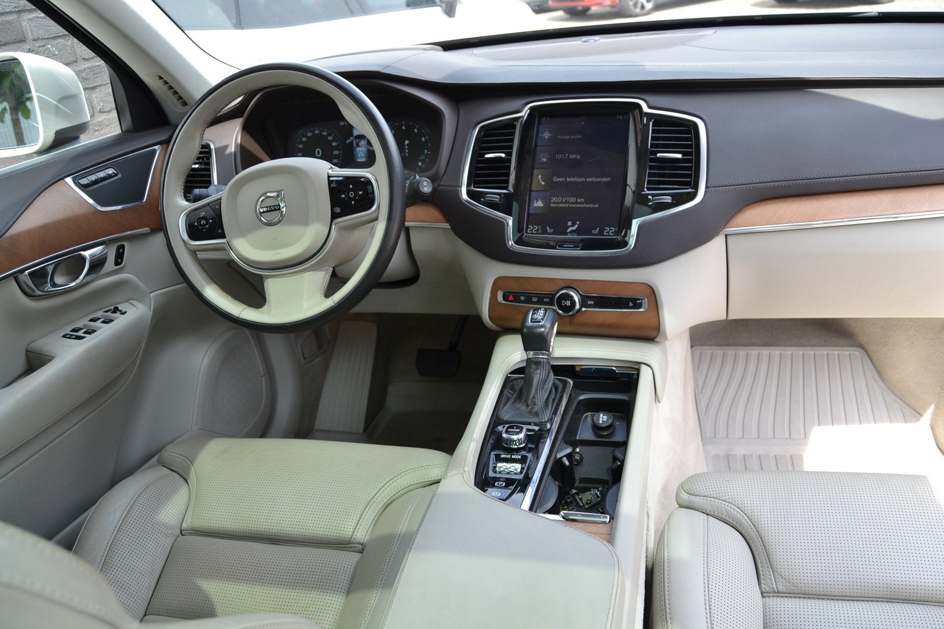 Volvo XC90 2.0 T6 AWD Inscription, 360 camera, panoramadak, Auto's, Gebruikt, Beige, 4 cilinders, 1969 cc