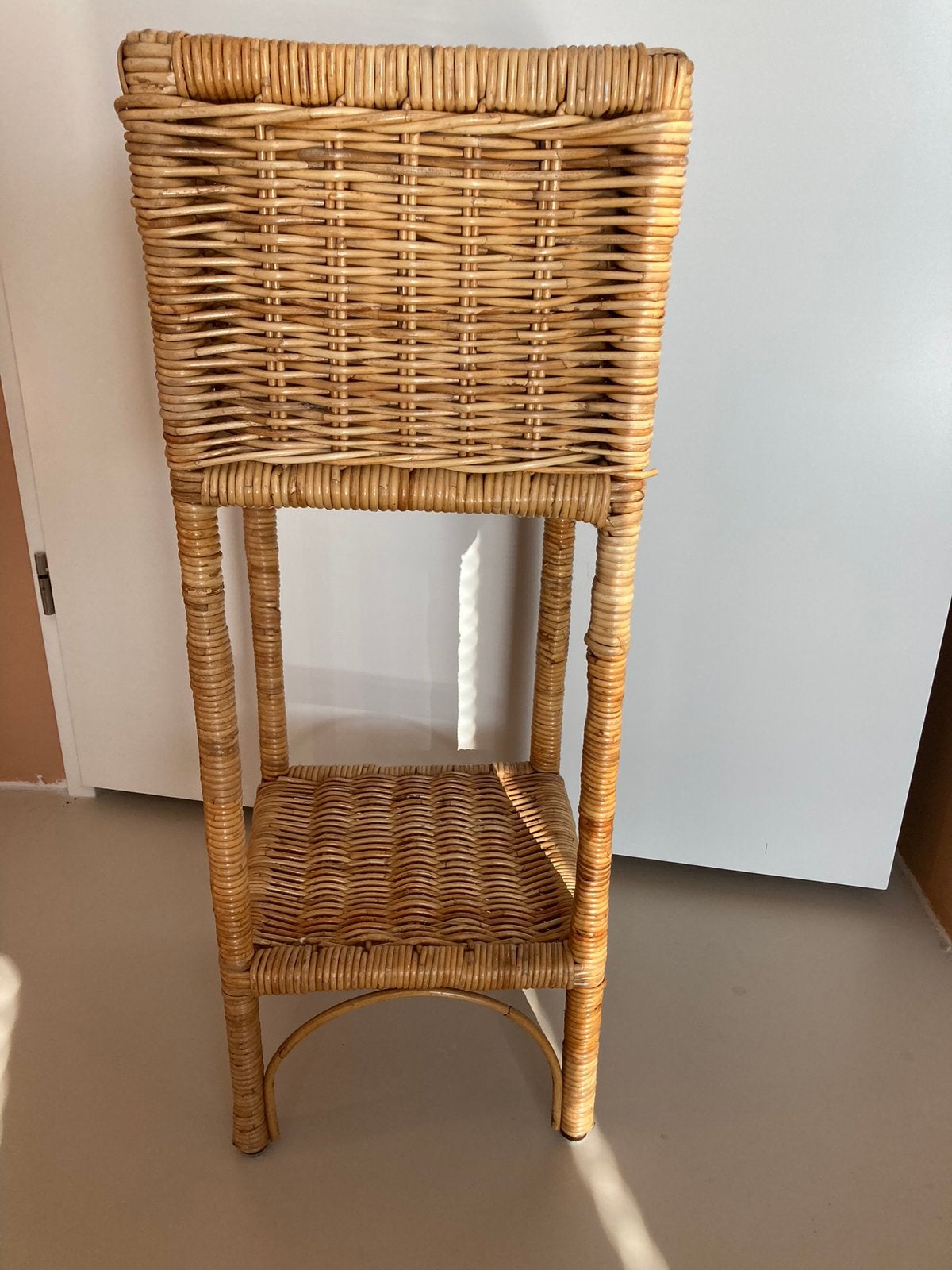 Rotan plantenzuil ophalen zsm bloempot, Ophalen, Zo goed als nieuw