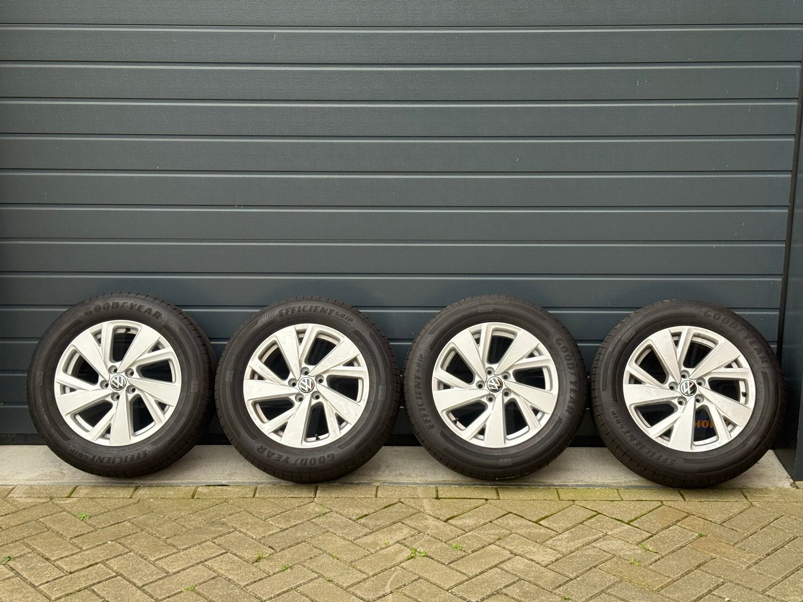 VW velgen 16 inch - Origineel - 205/60 R16 DOT 1024, Ophalen, Gebruikt, Volkswagen