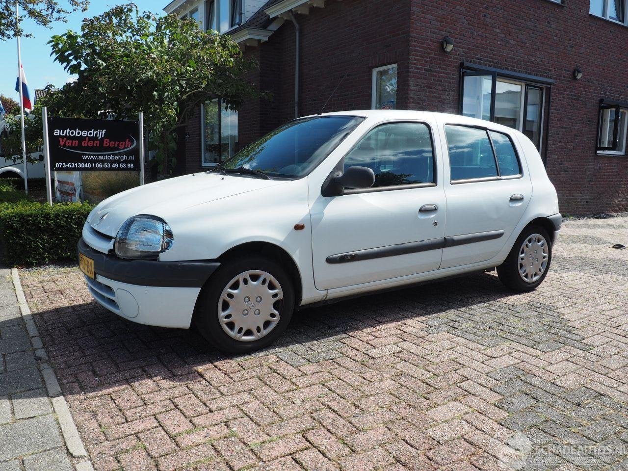 Renault Clio 1.2 MTV (bj 2000), Auto diversen, Schadeauto's, Renault Deutschland AG, Renault, Wit, Handgeschakeld