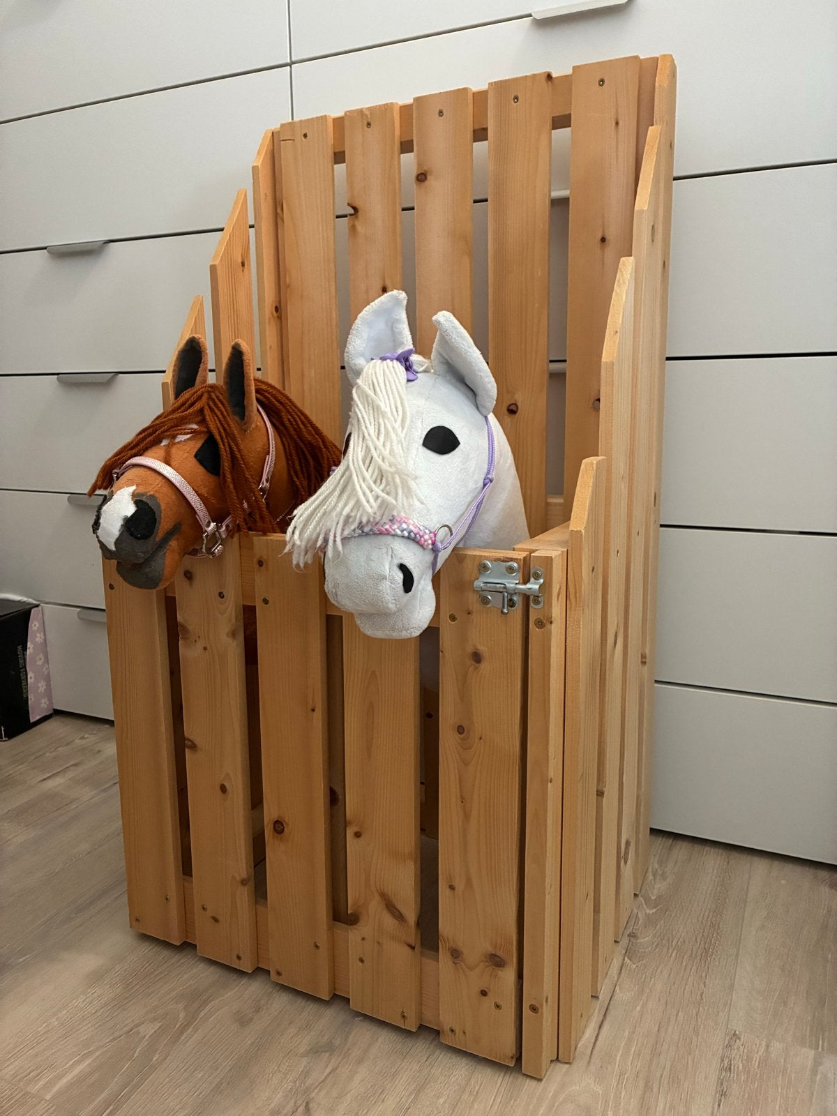 Hobby Horse Paardenstal voor 2 paarden (paarden niet), Ophalen, Gebruikt, Jongen of Meisje