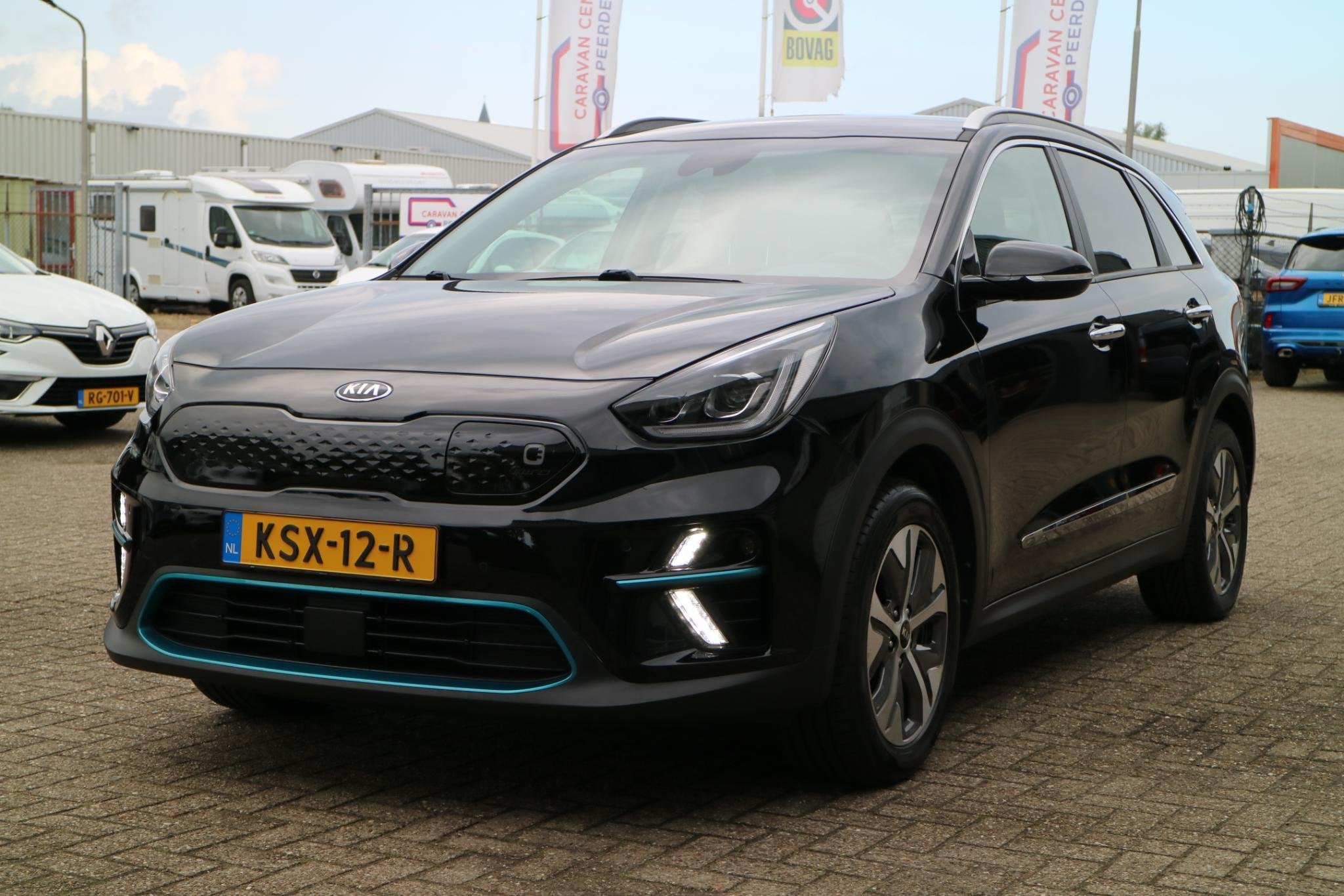 Kia e-Niro DynamicPlusLine 64 kWh | Warmtepomp | Grote Actie, Auto's, Kia, Gebruikt, 1712 kg, Leder en Stof, Zwart