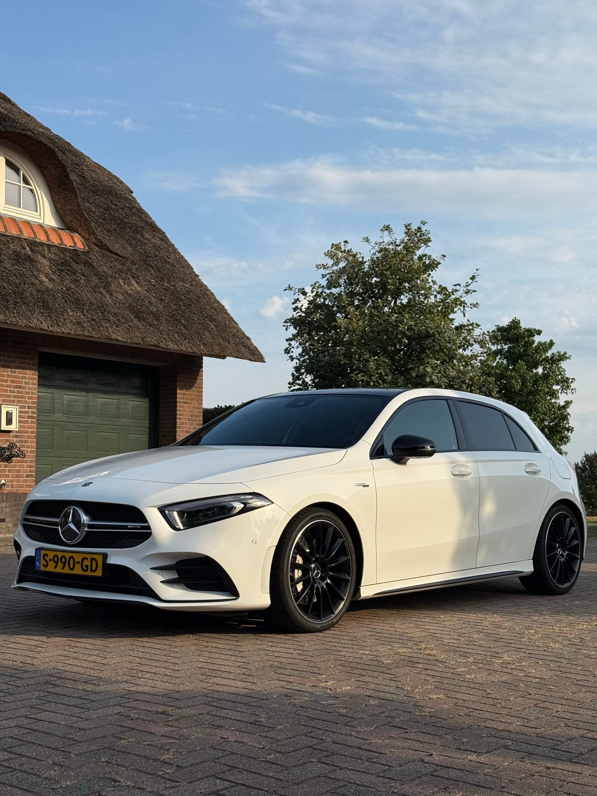 Mercedes-Benz A35 AMG 4MATIC | Panoramadak | Trekhaak, Auto's, Mercedes-Benz, Automaat, 1800 kg, Zwart, 4 cilinders