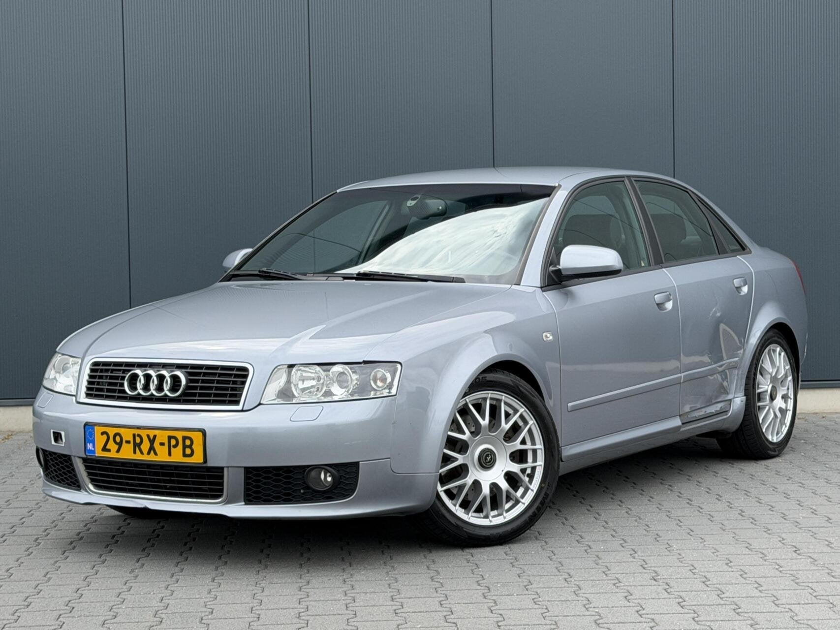 Audi A4 Limousine 1.8 Turbo Quattro 191PK - S Line - Leder -, Gebruikt, Automatische klimaatregeling, Handgeschakeld, 1600 kg
