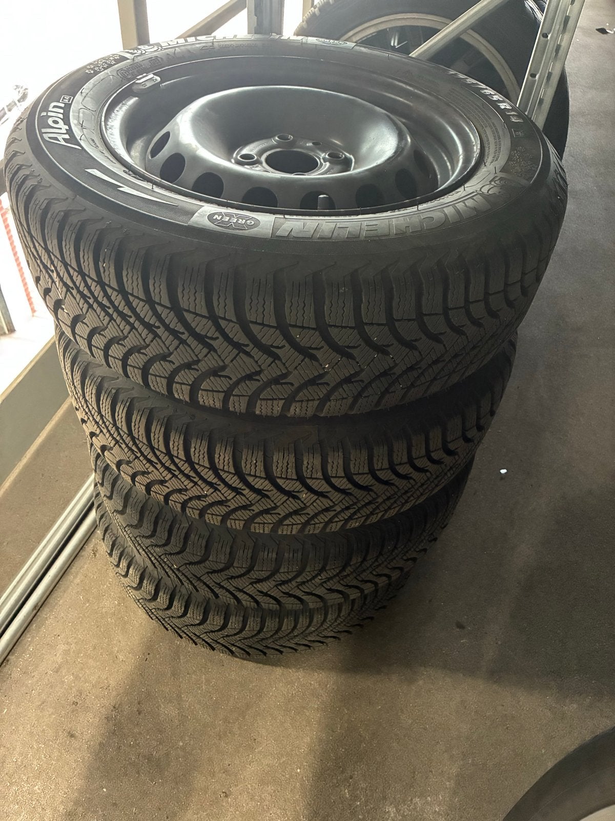 Winterbanden set Fiat 500 - Michelin Alpin op stalen velgen, Auto-onderdelen, Banden en Velgen, Ophalen, 14 inch, Gebruikt, 175 mm