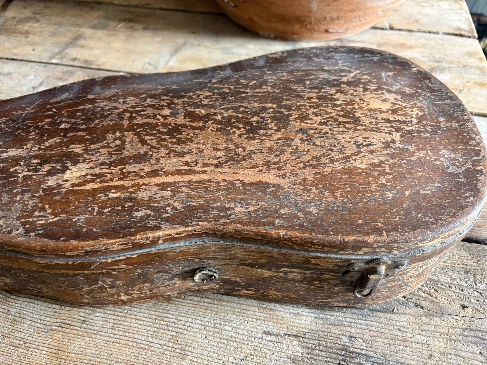 Oud shabby houten vioolkoffer, Ophalen