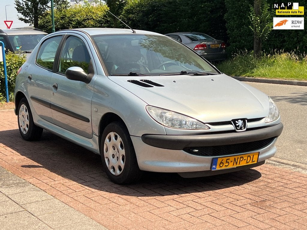 Peugeot 206 1.4 *, Auto's, Voorwielaandrijving, 31 €/maand, 4 cilinders, Airbags