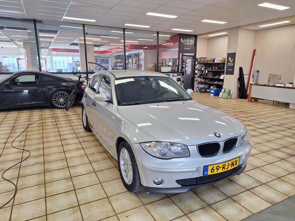 BMW 1-Serie 1.6 116I 2005 Grijs, Auto's, BMW, Particulier, 1-Serie, Airbags, Airconditioning, Bluetooth, Boordcomputer, Centrale vergrendeling