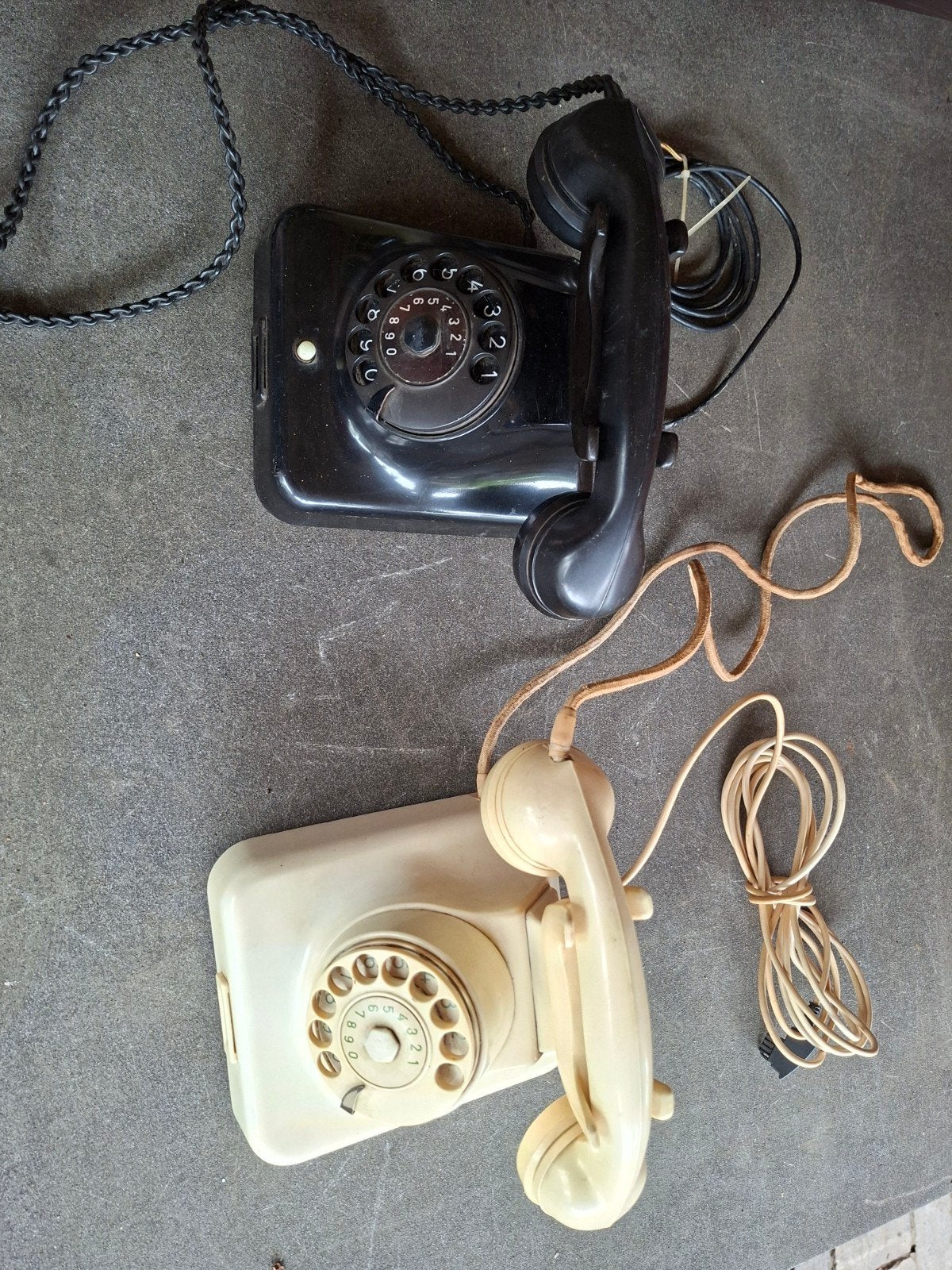 2 Oude Originele Telefoons: Siemens en Onbekend (Bakeliet?), Ophalen of Verzenden, Niet werkend, Met draaischijf