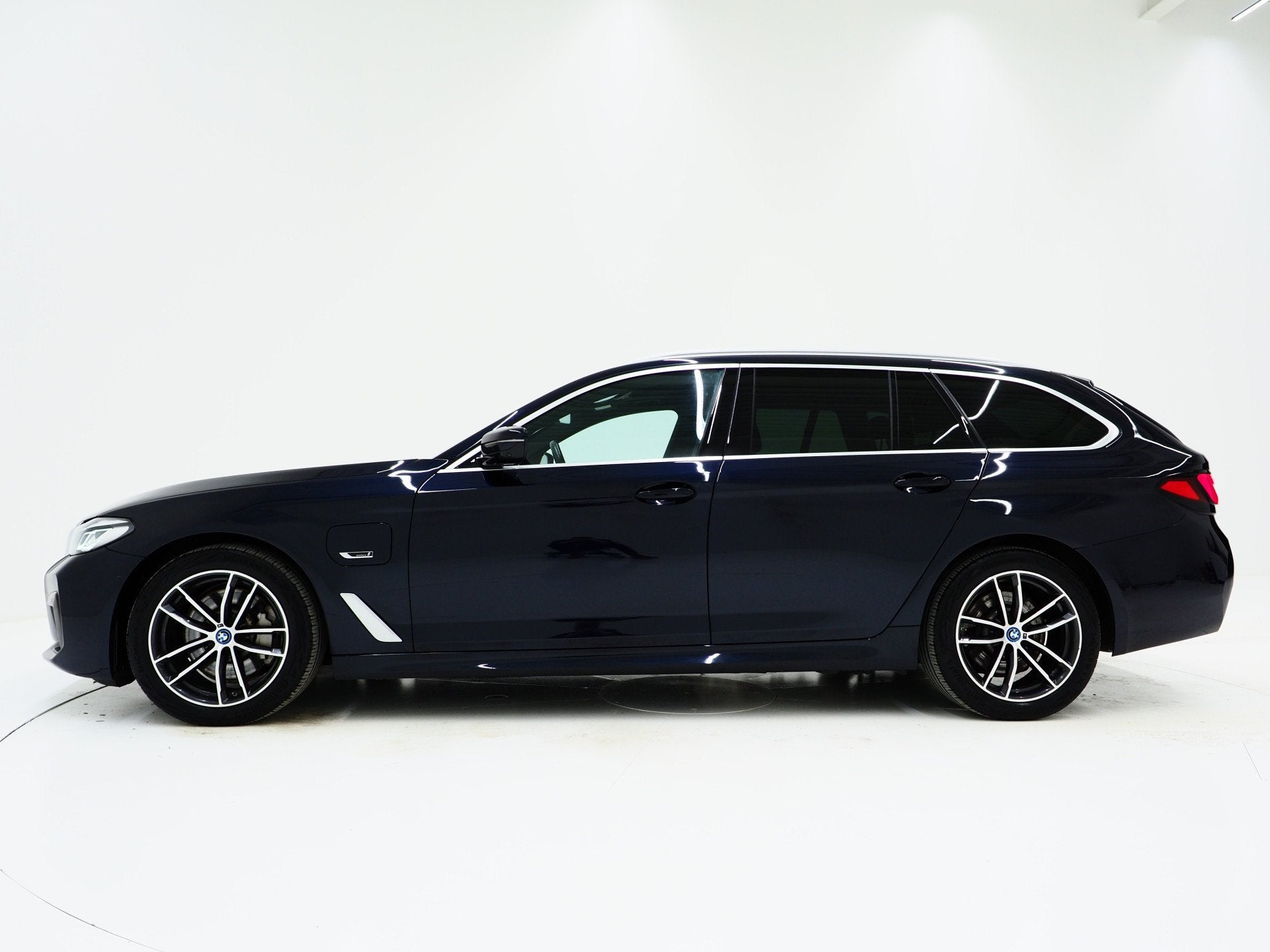 BMW 5 Serie Touring 530e xDrive M Sport | Panoramadak | Harm, 1998 cc, 1935 kg, Gebruikt, Zwart