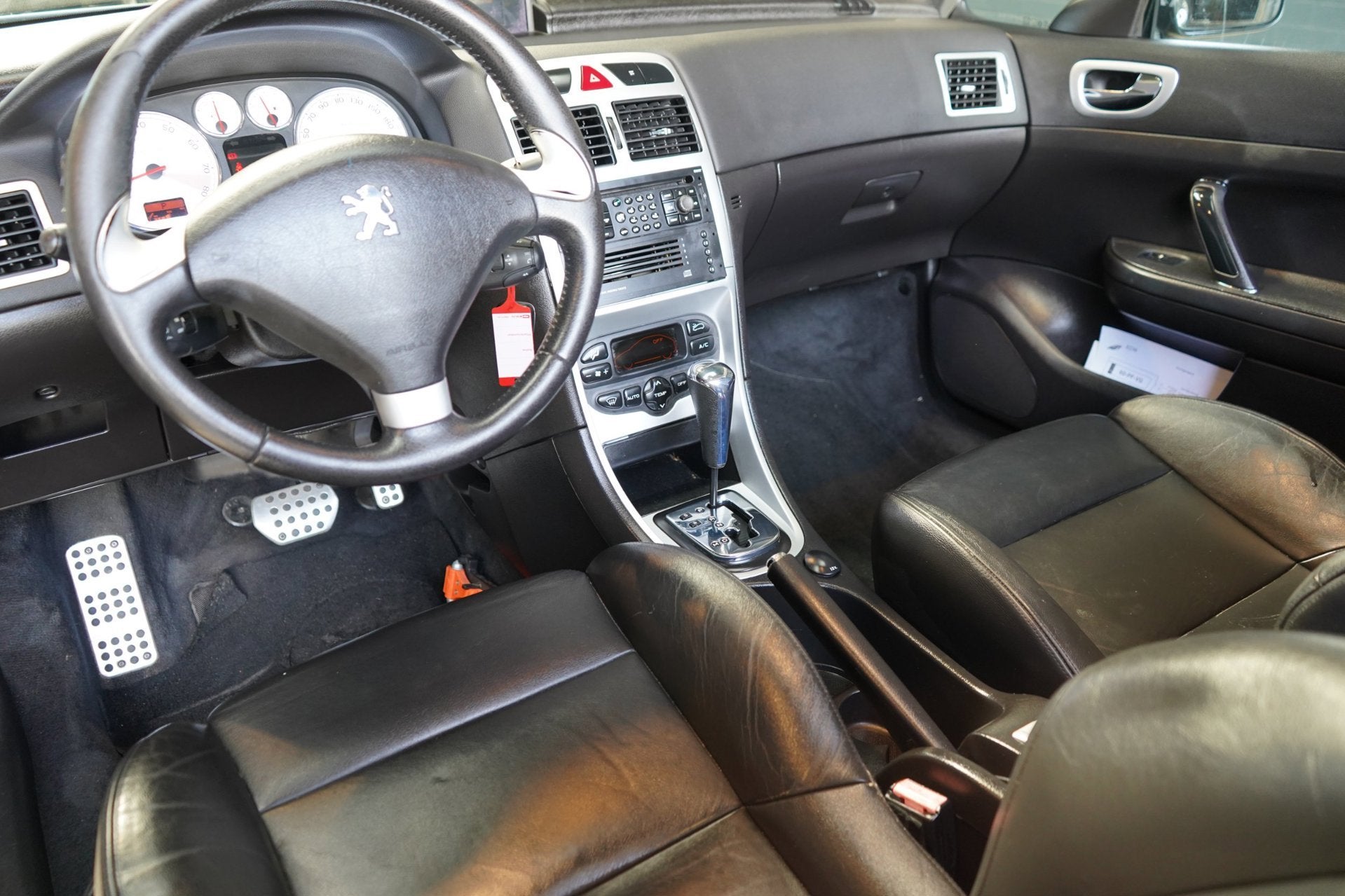 Peugeot 307 CC 2.0-16V | 1E EIGENAAR | AUT | AIRCO | LEDER |, Auto's, Gebruikt, 4 cilinders, Cabriolet, 4 stoelen