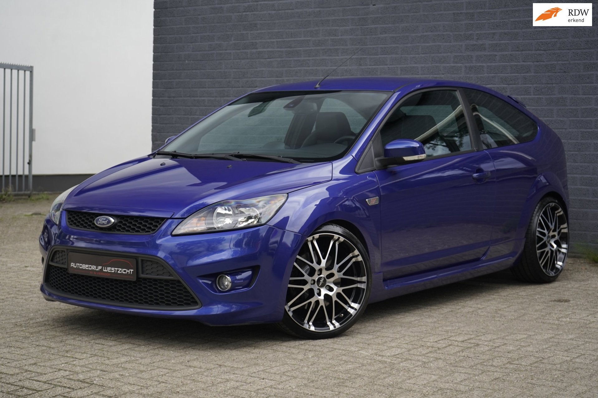 Ford Focus 2.5 ST 5 cilinder 225pk, Leder, 19 inch, verlaagd, Automatische klimaatregeling, Gebruikt, Zwart, Blauw