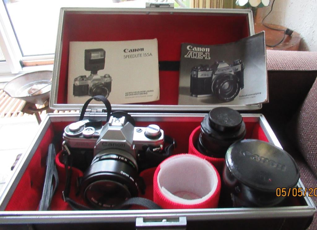 KOFFER - CANON AE-1 CAMERA+ CANON SPEEDLITE 155A+LENZEN 1976, Audio, Tv en Foto, Fotocamera's Analoog, Ophalen of Verzenden, Zo goed als nieuw