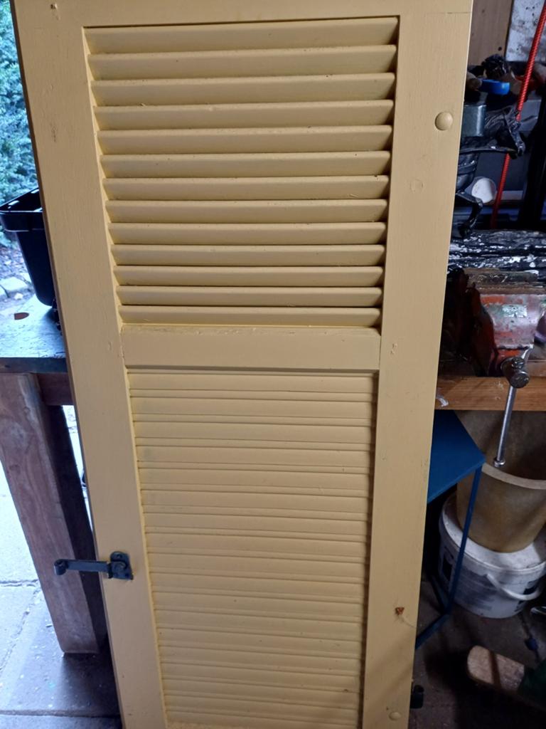 Twee luiken lengtemaat 253 br.135 klaar om op te hangen, Ophalen, Zo goed als nieuw