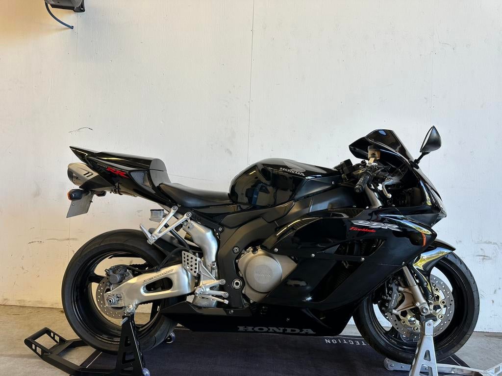 Honda CBR 1000 RR SC 57 Fireblade in topstaat met Dominator, 4 cilinders, Motorrijbewijs A, Bedrijf, Super Sport