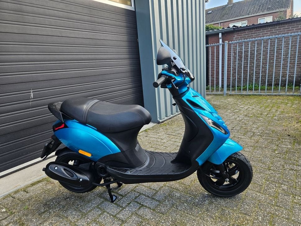 PIAGGIO ZIP 50 4T-2V BROM 2017 CANDY BLEU GOED ONDERHOUDEN, Fietsen en Brommers, PIAGGIO, Onbekend, Onbekend, 50 cc