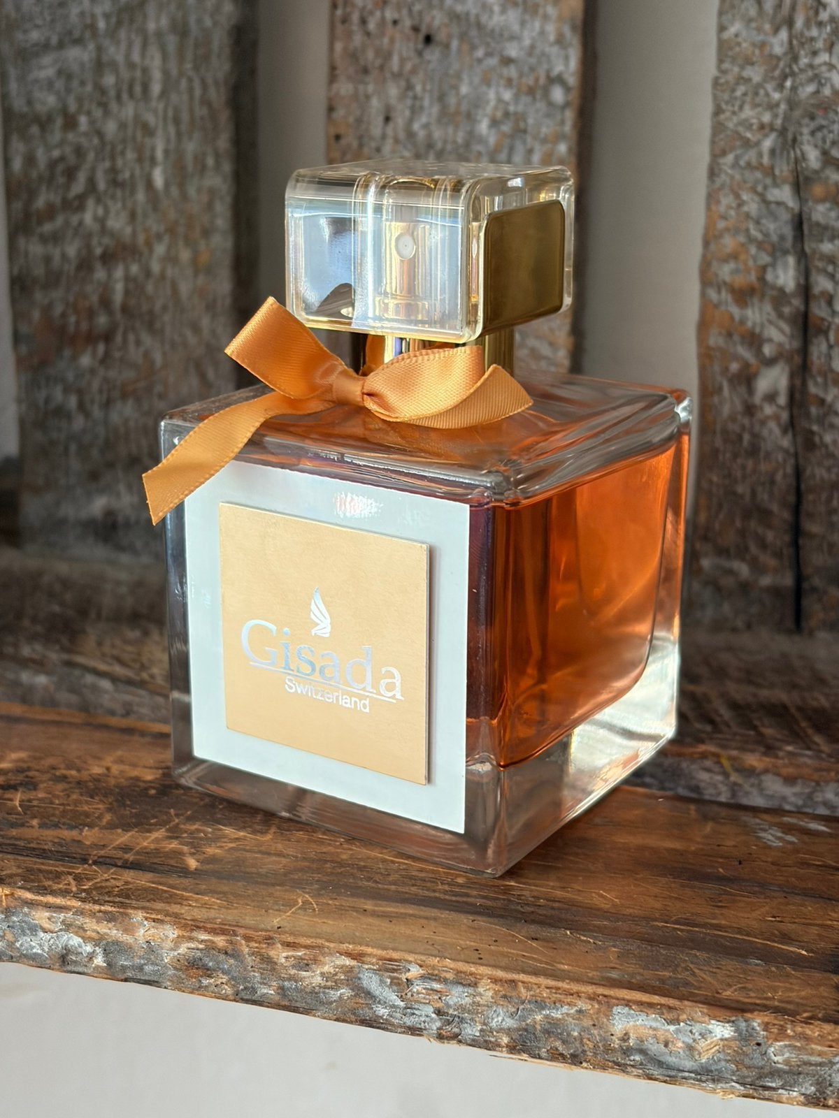 Gisada Donna Edt 100ML, Sieraden, Tassen en Uiterlijk, Uiterlijk | Parfum, Ophalen of Verzenden, Zo goed als nieuw