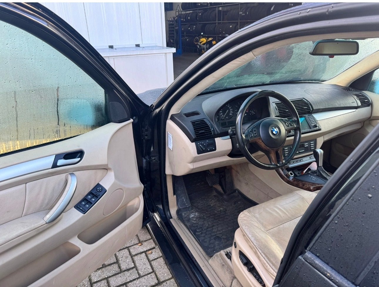BMW X5 3.0 I AUT 2002 Zwart, Auto's, Automaat, X5, Zwart, Vierwielaandrijving