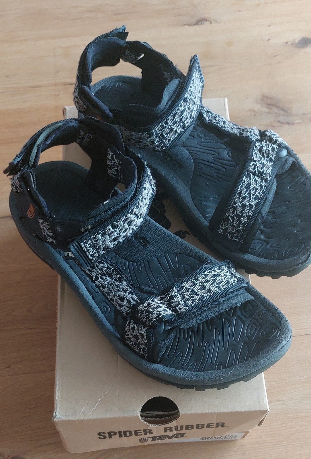 Teva Terra-Fi sandalen maat 8, kleur Tesla Grey, Ophalen of Verzenden, Zo goed als nieuw, Grijs, Sandalen of Muiltjes