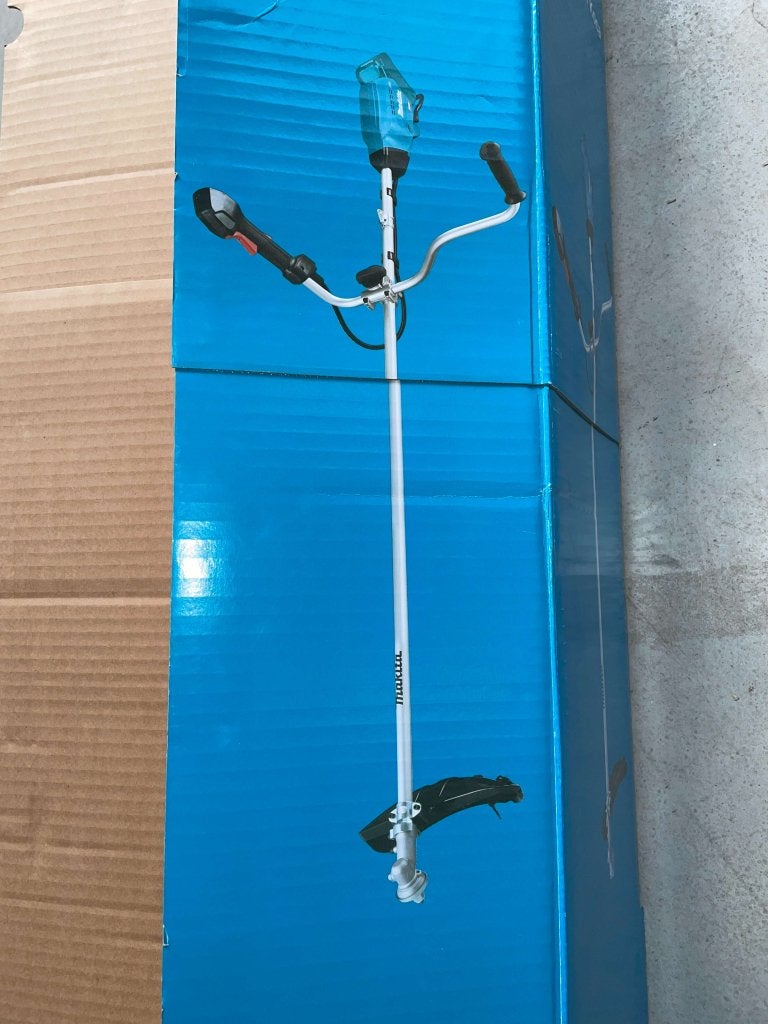 Makita UR016GZ XGT 40 V Max accu Bosmaaier - U-greep - 330mm, Niet ingevuld, Accu, Niet ingevuld, Nieuw