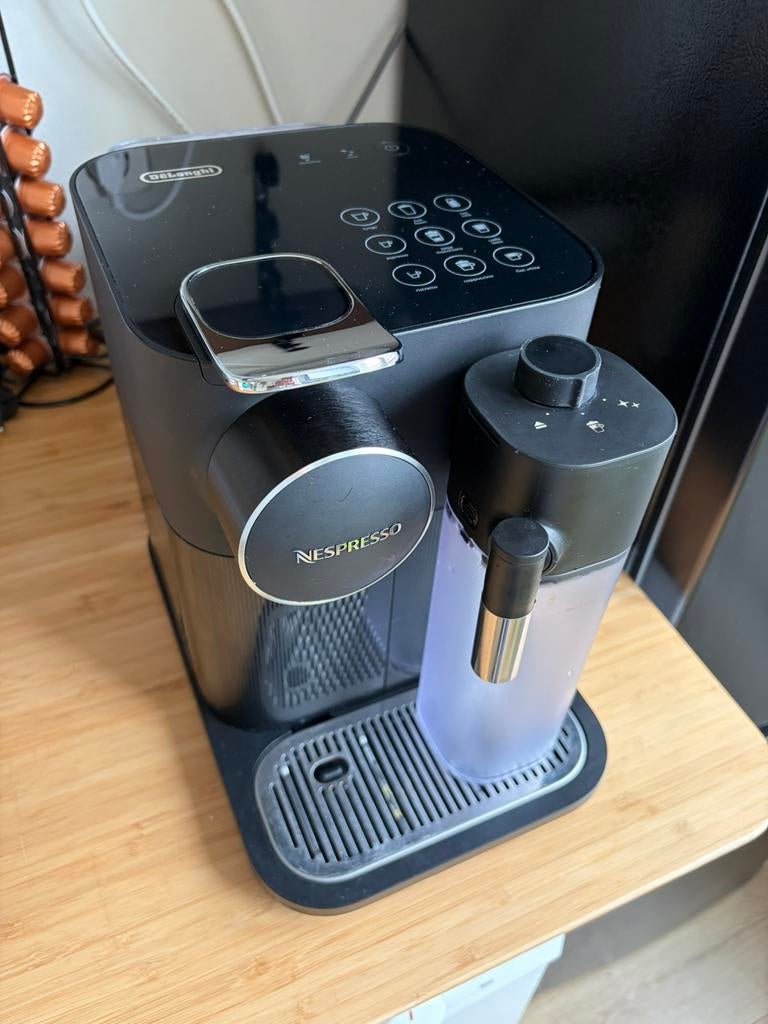 Gran Lattissima Nespresso, Witgoed en Apparatuur, Koffiezetapparaten, Koffiepads en cups, Gebruikt, Koffiemachine, Ophalen of Verzenden