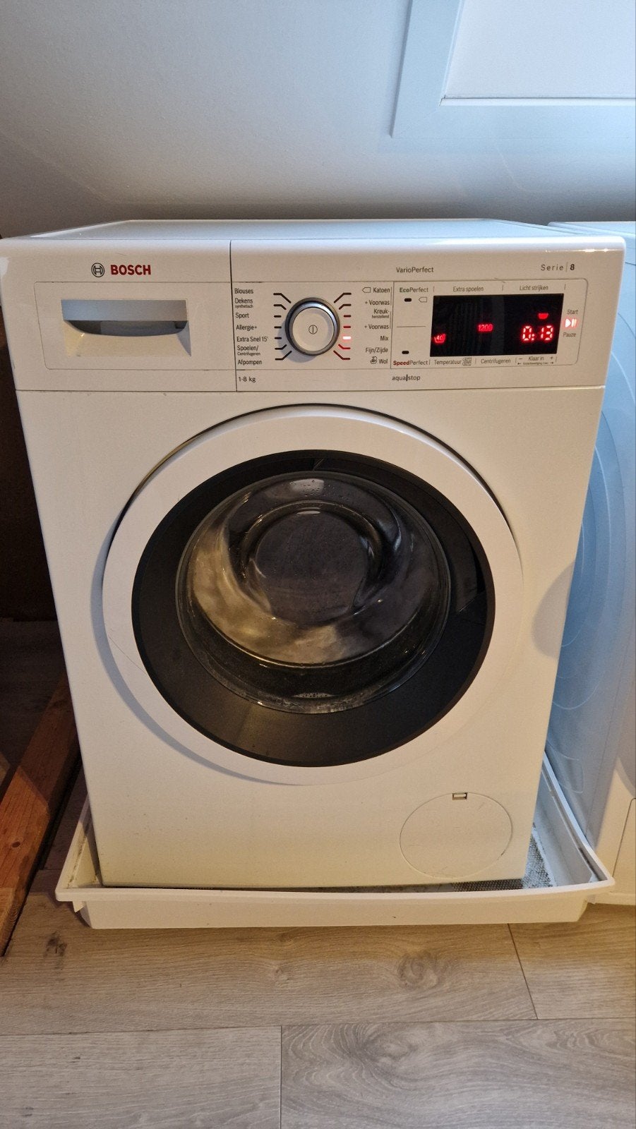 Bosch VarioPerfect Serie 8 wasmachine, Ophalen, 1200 tot 1600 toeren, 85 tot 90 cm
