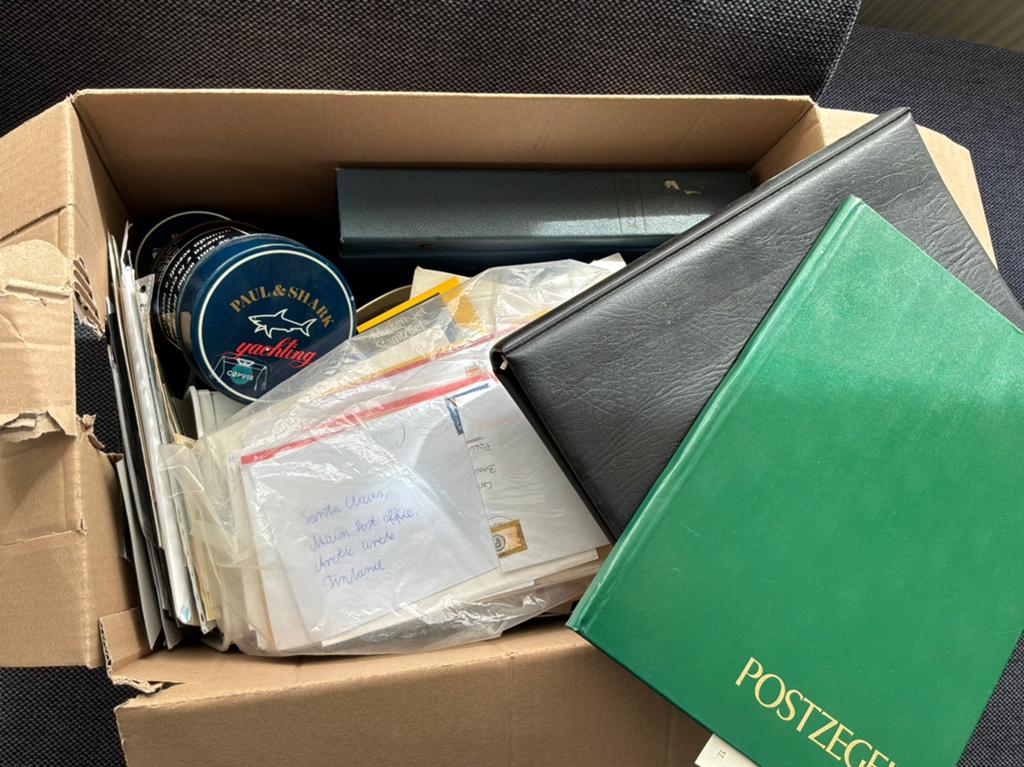Verhuisdoos vol met postzegels en enveloppen., Ophalen of Verzenden, Nederland