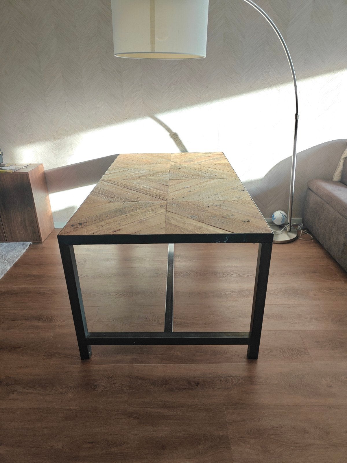 Robuuste eettafel met houten blad en metalen onderstel, Industrieel, robuust, modern, Gebruikt, 100 tot 150 cm, Vijf personen of meer