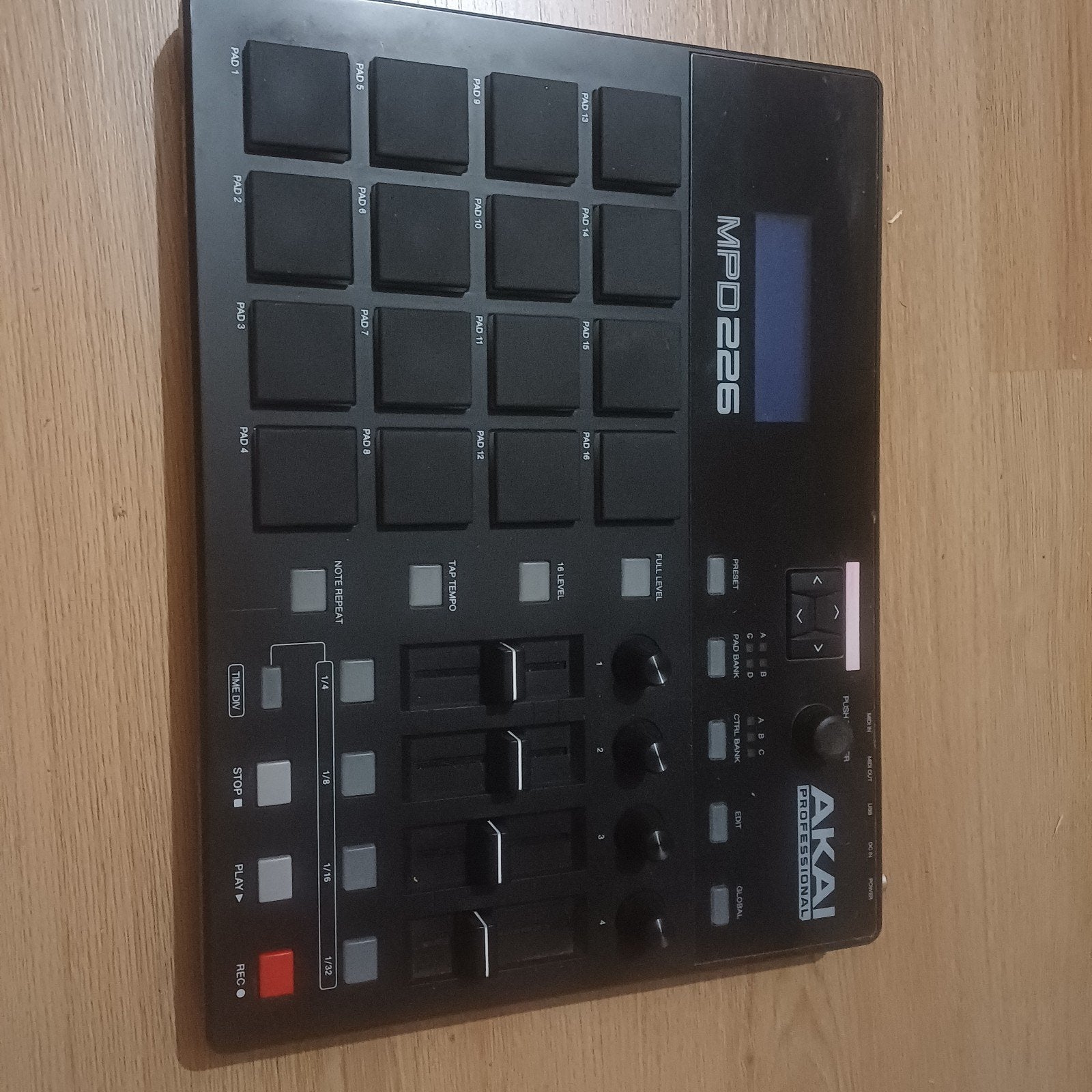 Akai MPD226 MIDI Pad Controller - Zonder doos, Overige merken, Gebruikt, Met midi-aansluiting, Overige aantallen