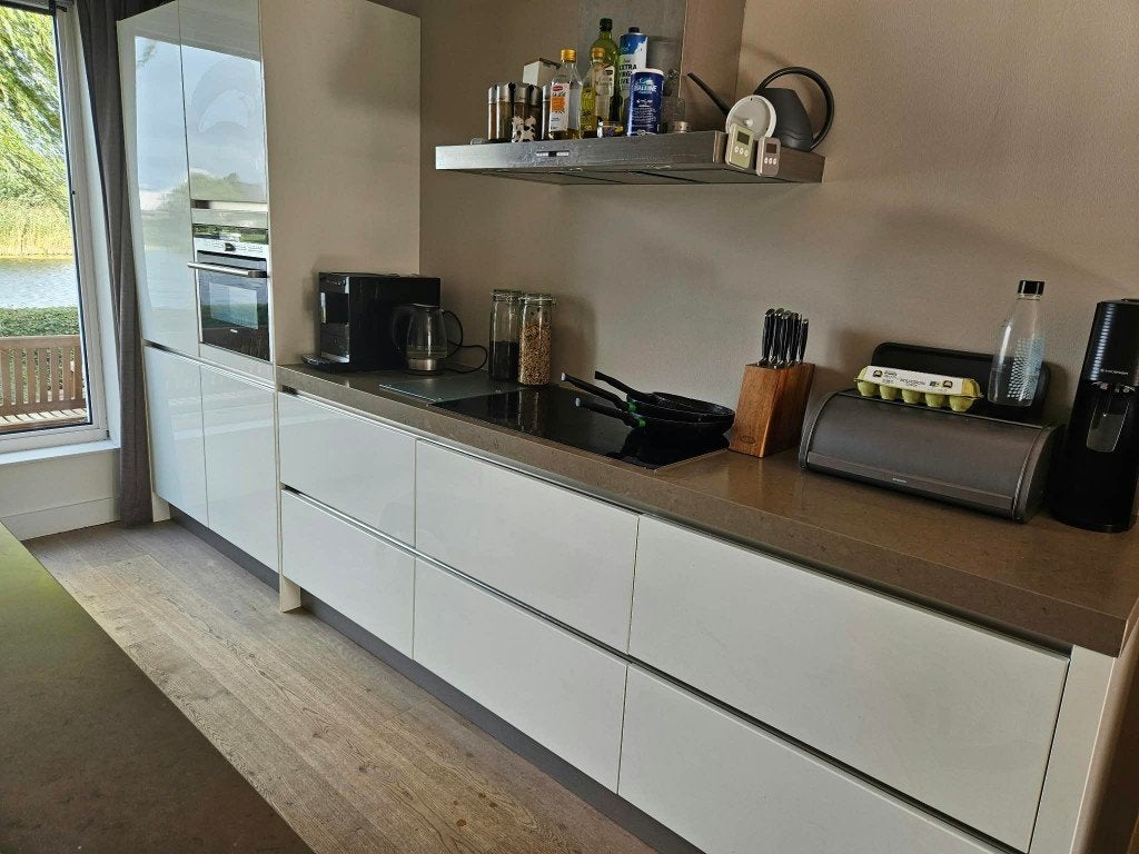 Strakke Moderne keuken incl. Siemens apparatuur+GEDEMONTEERD, Greeploos, Wit, Overige typen, Ophalen of Verzenden