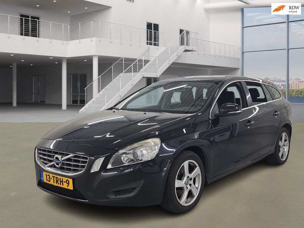 Volvo V60 1.6 T3 Momentum/NweAPK/STARTSTOP/CRUISE/NAVI/CLIMA, Auto's, Voorwielaandrijving, Gebruikt, Zwart, 4 cilinders