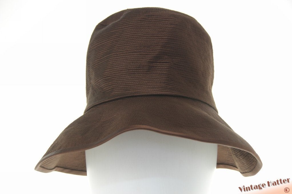 Vintage Dameshoed Paschen Modelle bruin satijn 55-56, 55 cm (S, 6⅞ inch) of minder, Hoed, Ophalen of Verzenden, Zo goed als nieuw