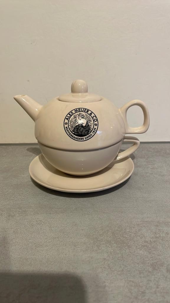 Theepot en kop in 1, Ophalen
