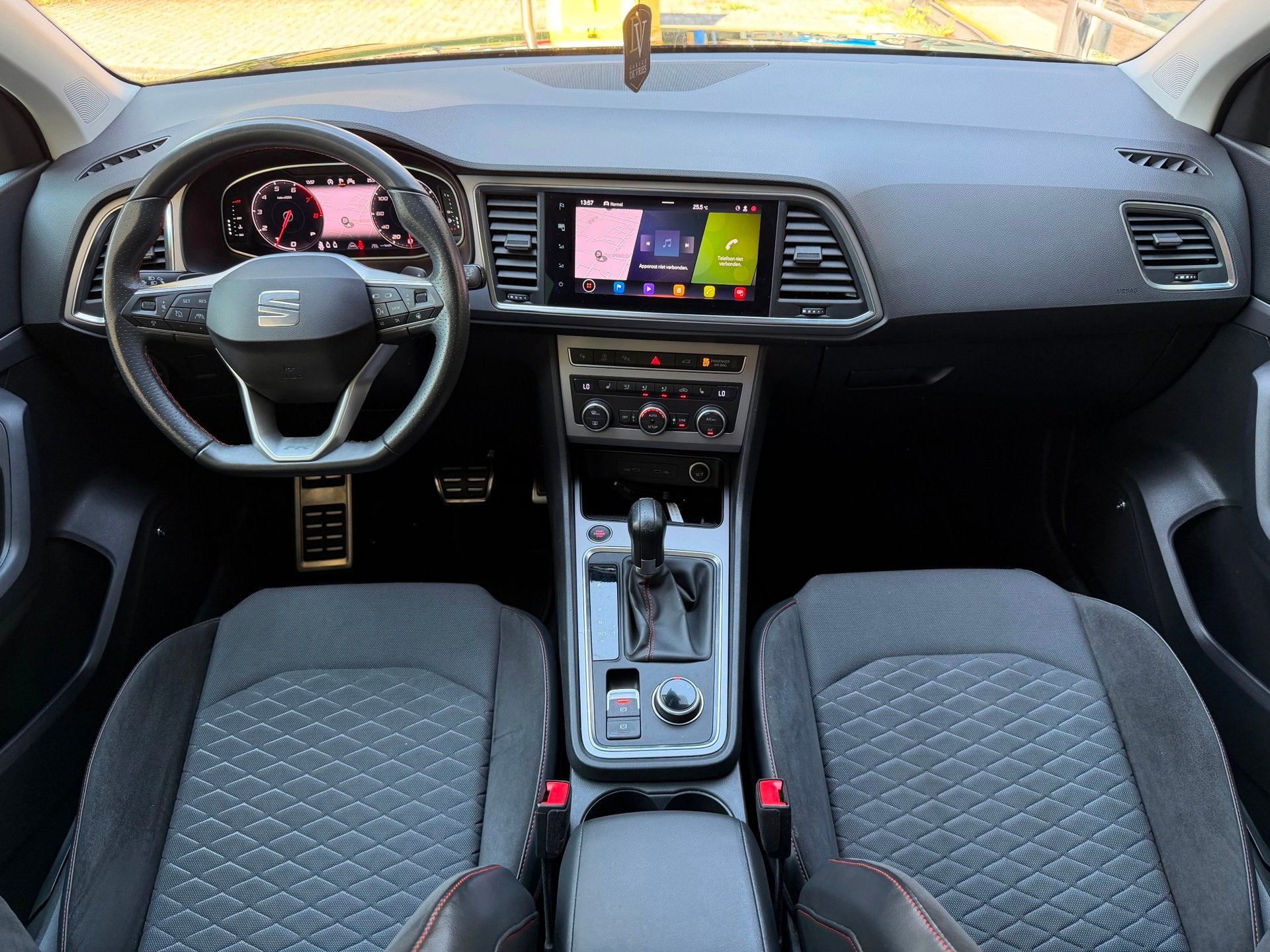 SEAT Ateca 1.5 TSI FR DSG Panoramadak ACC Beats Travel Assis, Auto's, Dealer onderhouden, 15 km/l, 4 cilinders, 150 pk