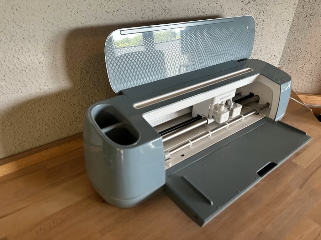 Cricut Maker 4 met accessoires, Hobby en Vrije tijd, Knutselen, Zo goed als nieuw, Gereedschap of Toebehoren, Elektrisch, Geschikt voor karton