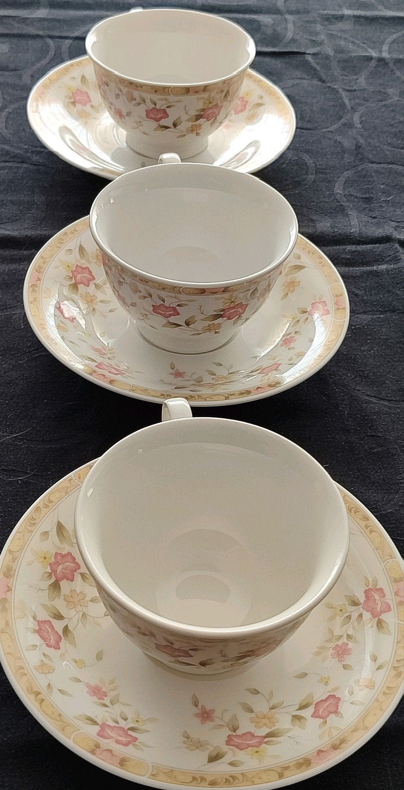 Set DA thee kopjes, 3 porseleinen kopjes en schotels me, Klassiek, Ophalen of Verzenden, Zo goed als nieuw, Kop(pen) en/of Schotel(s)